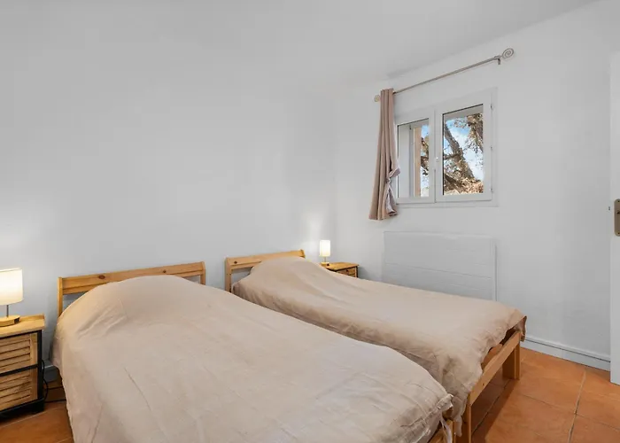 Domaine Des Oliviers - Les Borrels Feriehus